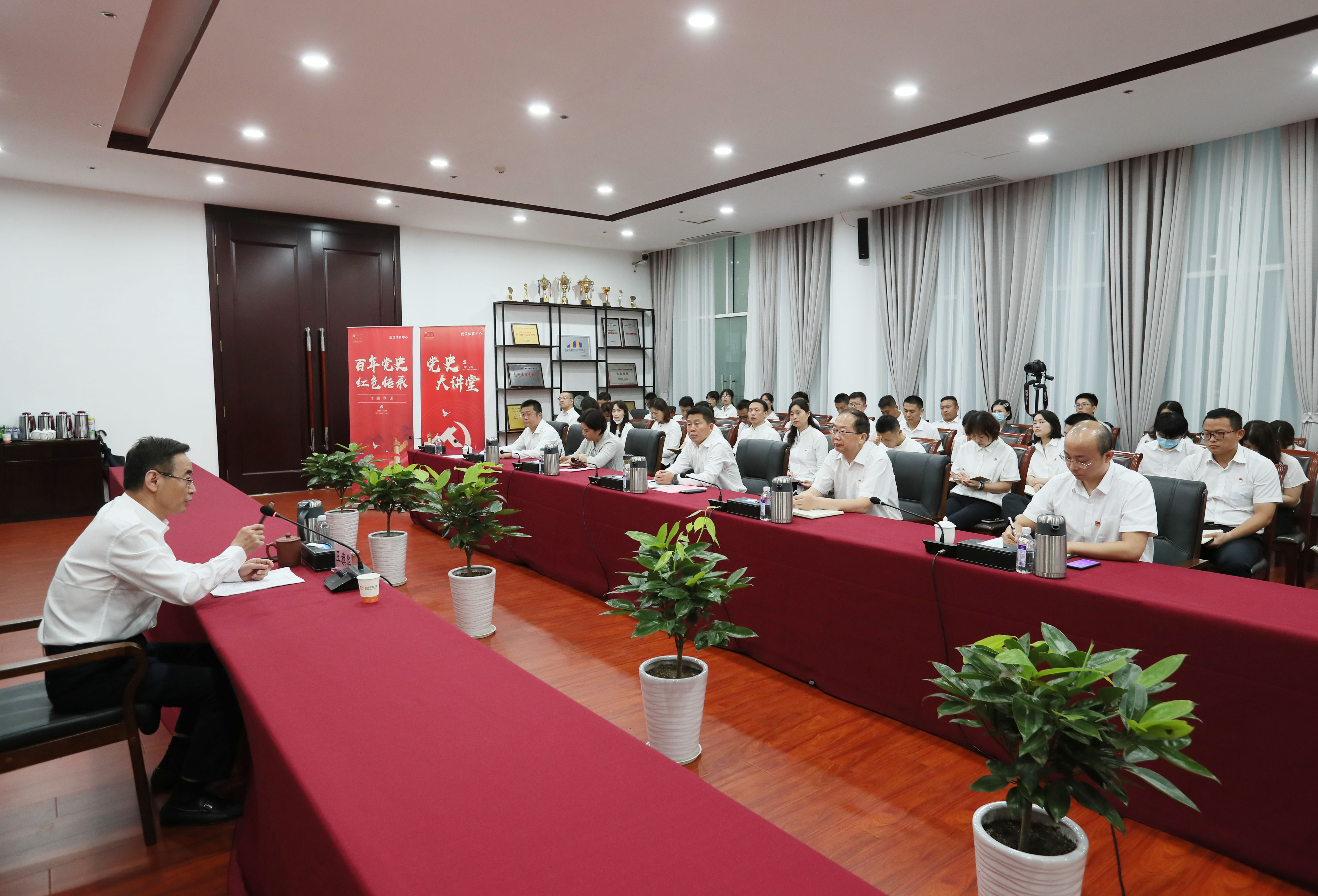 初心照亮征程 奮斗成就夢(mèng)想 黨委書(shū)記王旗華講述黨史專(zhuān)題黨課