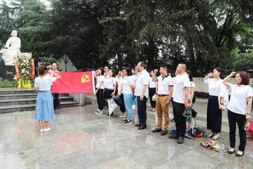 “瞻仰革命先烈 傳承紅色精神” ——公司全體黨員、入黨積極分子參觀向警予烈士陵園(圖3)
