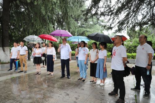 “瞻仰革命先烈 傳承紅色精神” ——公司全體黨員、入黨積極分子參觀向警予烈士陵園(圖2)